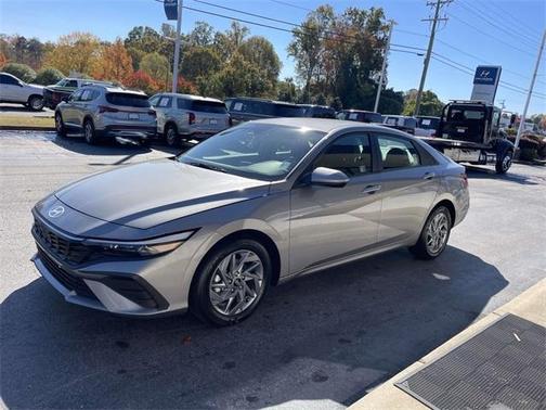 2024 Hyundai ELANTRA SEL