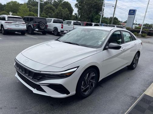 2025 Hyundai ELANTRA HEV SEL