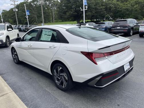 2025 Hyundai ELANTRA HEV SEL