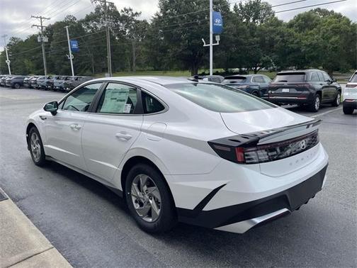 2025 Hyundai SONATA SE