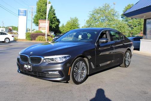 Photo 3 of 27 of 2018 BMW 540 i xDrive