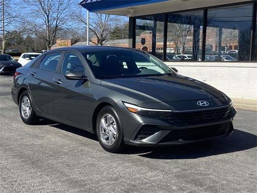 2024 Hyundai ELANTRA SE