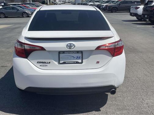 Super White 2015 Toyota Corolla