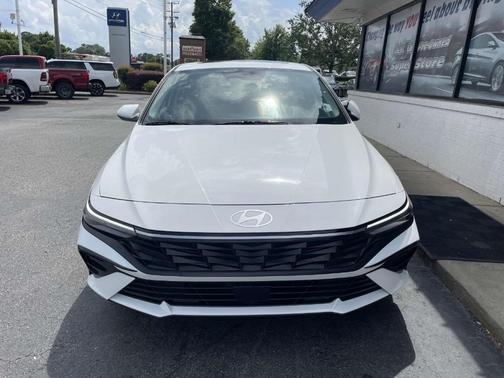 2025 Hyundai ELANTRA SEL Convenience