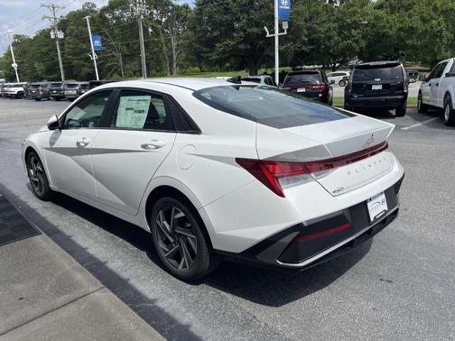 2025 Hyundai ELANTRA SEL Convenience