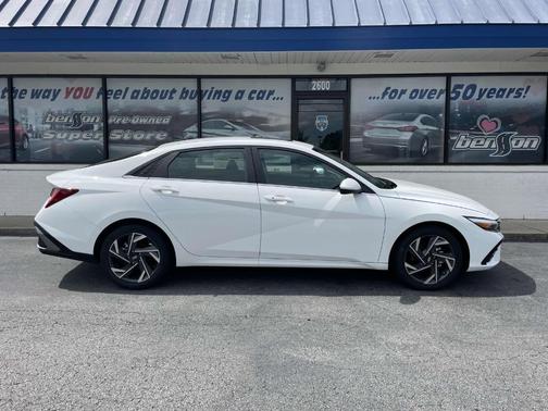 2025 Hyundai ELANTRA SEL Convenience