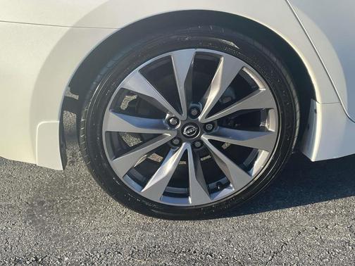 2023 Nissan Maxima Platinum