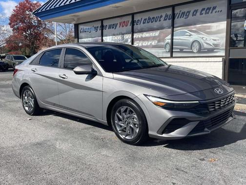 2024 Hyundai ELANTRA SEL