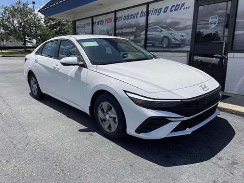 2025 Hyundai ELANTRA SE