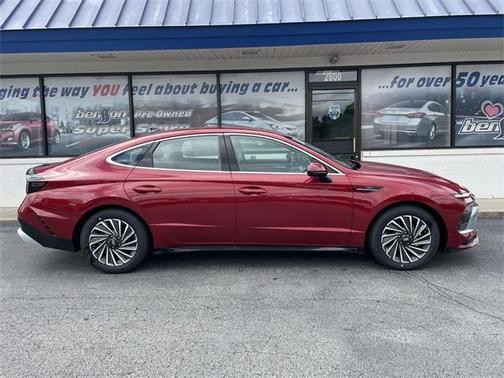 2025 Hyundai SONATA Hybrid SEL