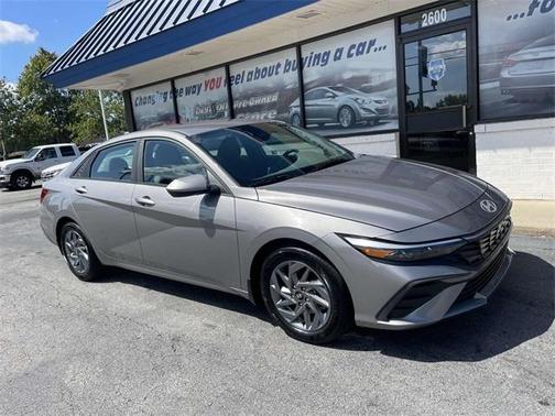 2024 Hyundai ELANTRA SEL