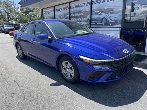 2024 Hyundai ELANTRA SE