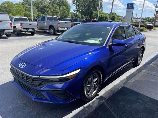 2024 Hyundai ELANTRA SE