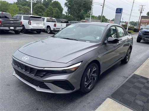 2025 Hyundai ELANTRA HEV SEL