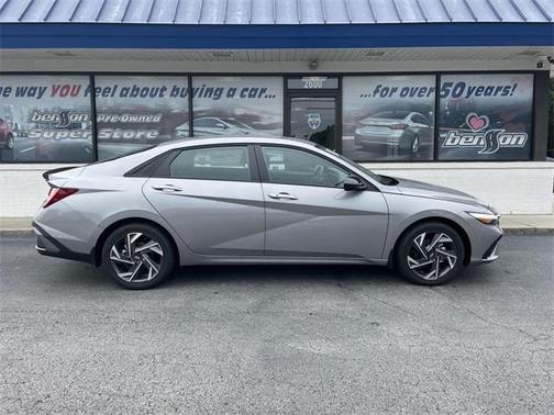 2025 Hyundai ELANTRA HEV SEL