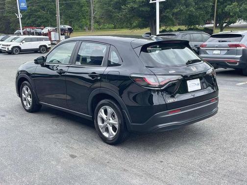 Crystal Black Pearl 2025 Honda HR-V LX