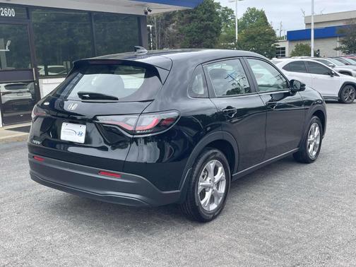 Crystal Black Pearl 2025 Honda HR-V LX