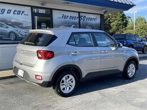 2025 Hyundai VENUE SE