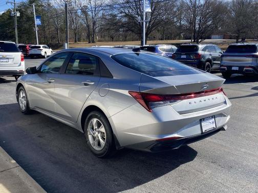 2023 Hyundai ELANTRA SE
