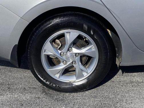 2023 Hyundai ELANTRA SE