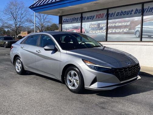 2023 Hyundai ELANTRA SE