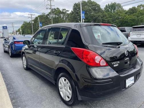 2011 Nissan Versa 1.8 S