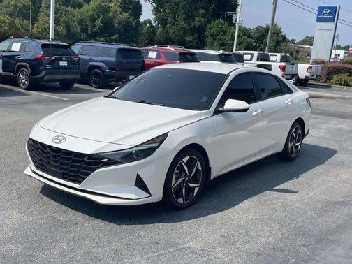 White Pearl 2023 Hyundai ELANTRA SEL