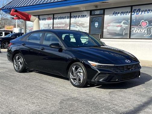 2025 Hyundai ELANTRA SEL Sport