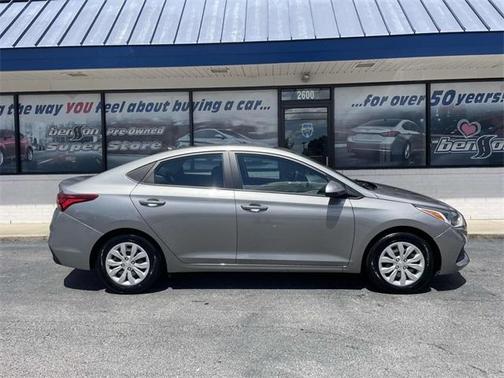 2022 Hyundai Accent SE