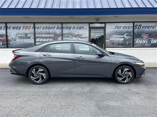 2025 Hyundai ELANTRA HEV SEL
