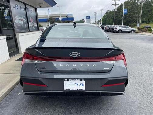 2025 Hyundai ELANTRA HEV SEL