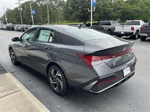 2025 Hyundai ELANTRA HEV SEL