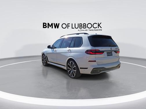 2023 BMW X7 M60i