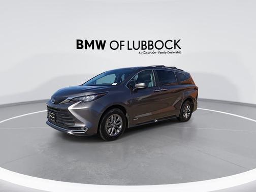 2021 Toyota Sienna XLE 8 Passenger