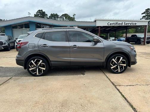 Gun Metallic 2022 Nissan Rogue Sport SL