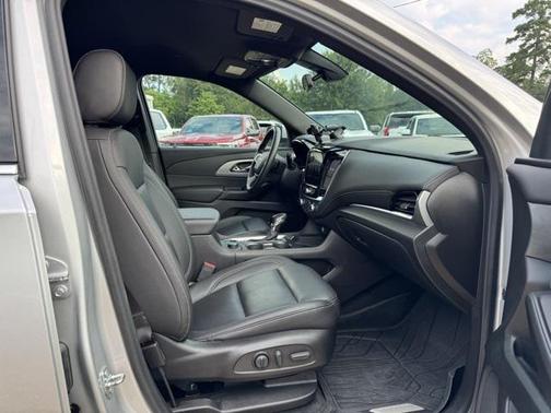 2022 Chevrolet Traverse LT Leather