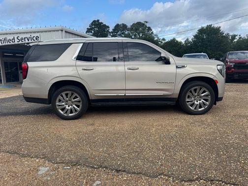 Pearl Beige Metallic 2021 GMC Yukon SLT