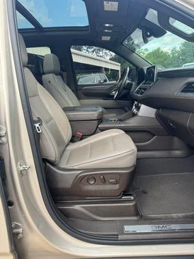 Pearl Beige Metallic 2021 GMC Yukon SLT