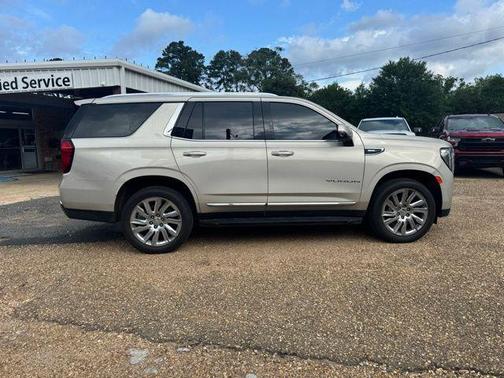 Pearl Beige Metallic 2021 GMC Yukon SLT