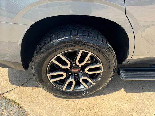 2022 GMC Yukon 4WD AT4