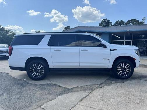 2021 GMC Yukon XL 4WD AT4