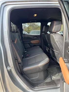 Sterling Metallic 2024 GMC Canyon AT4