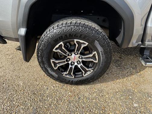 Sterling Metallic 2024 GMC Canyon AT4