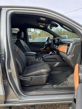 Sterling Metallic 2024 GMC Canyon AT4
