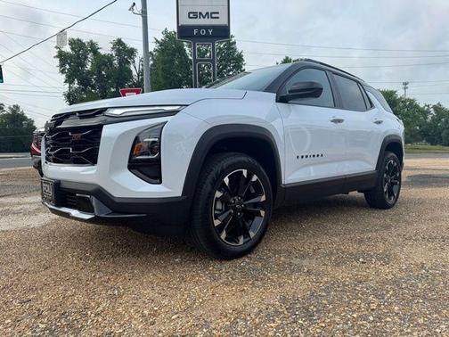 Polar White Tricoat 2026 Chevrolet Equinox FWD RS