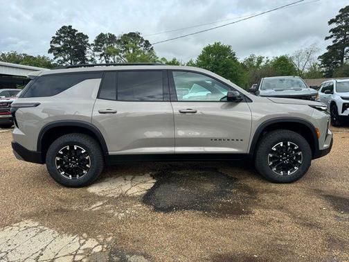 Sandstone Gray 2026 Chevrolet Traverse AWD Z71