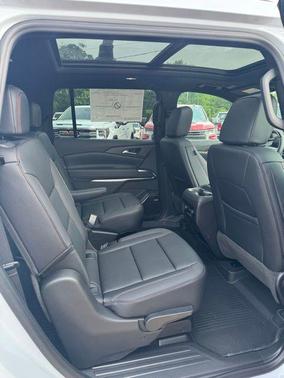 Polar White Tricoat 2026 Chevrolet Traverse AWD Z71