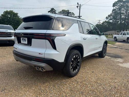 Polar White Tricoat 2026 Chevrolet Traverse AWD Z71