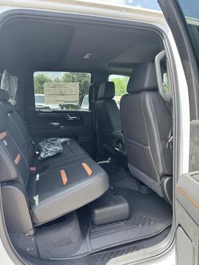 2025 GMC Sierra 2500 AT4