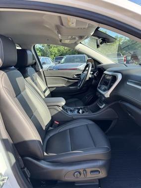 2022 GMC Acadia FWD SLT